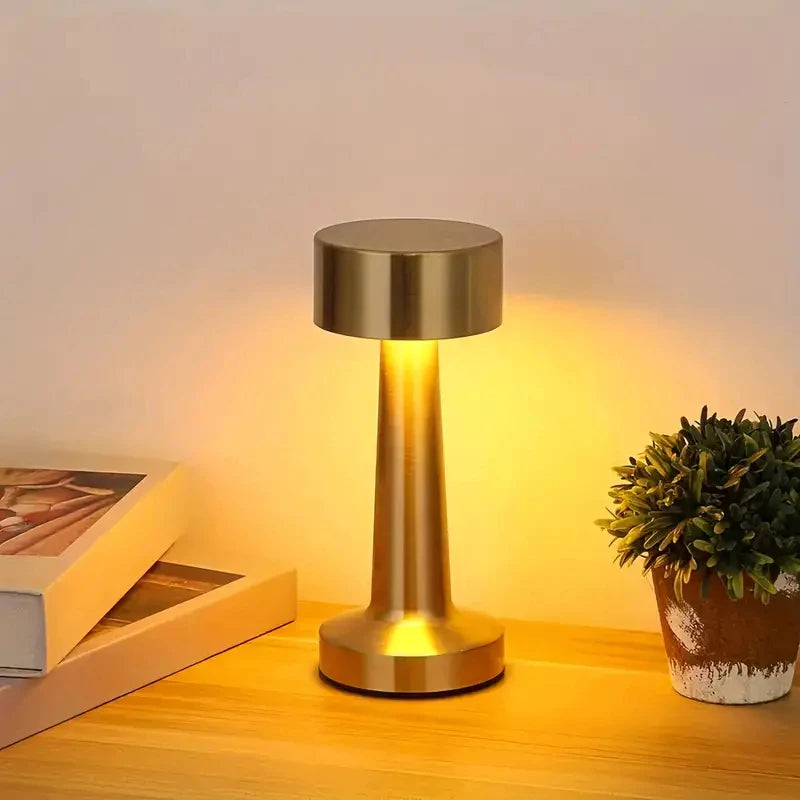 Luminária de Mesa Modelo Gold 01