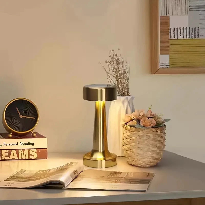 Luminária de Mesa Modelo Gold 03